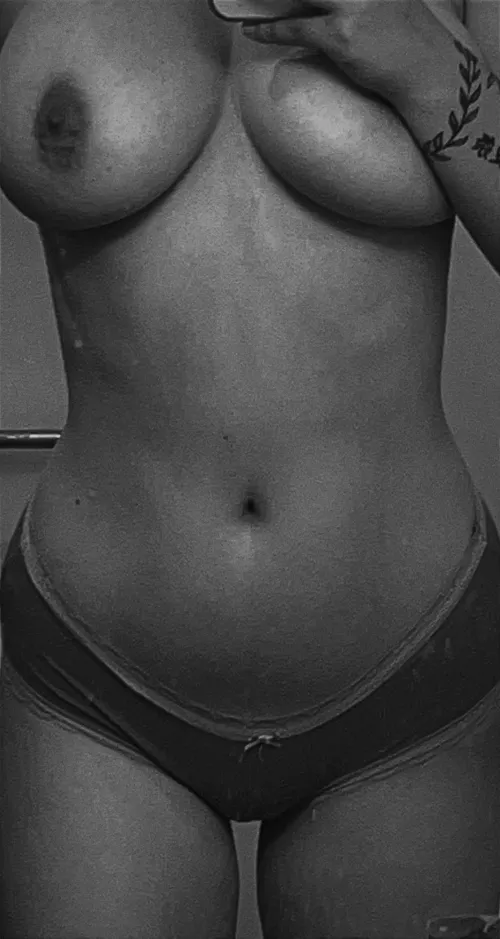 Free for a squeeze 💋 or more..