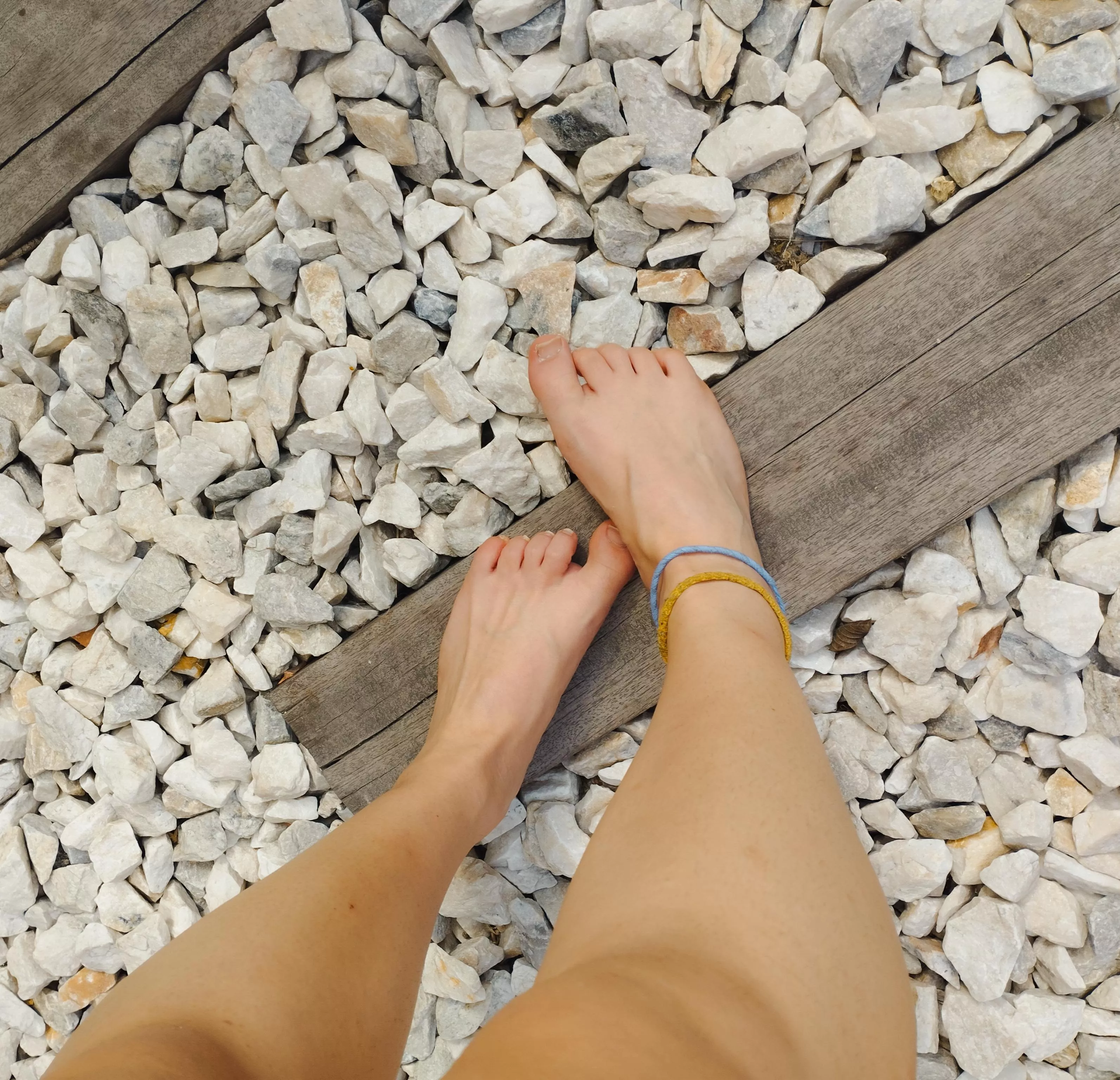 Goddesses need sun in their feet☀️👣