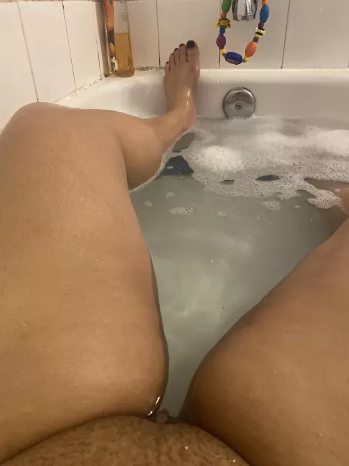 Hello single lady looking for couples only to vibe and have fun with