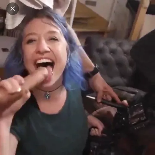 help saw a clip on twitter and need help finding her 