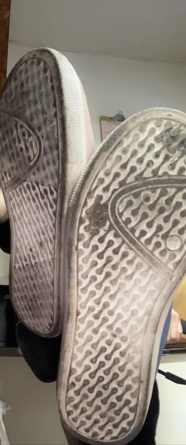 Here I am stuck at work. Let’s play a game called sent goddess while you enjoy the thought of cleaning the bottom of my shoes.[Findom]