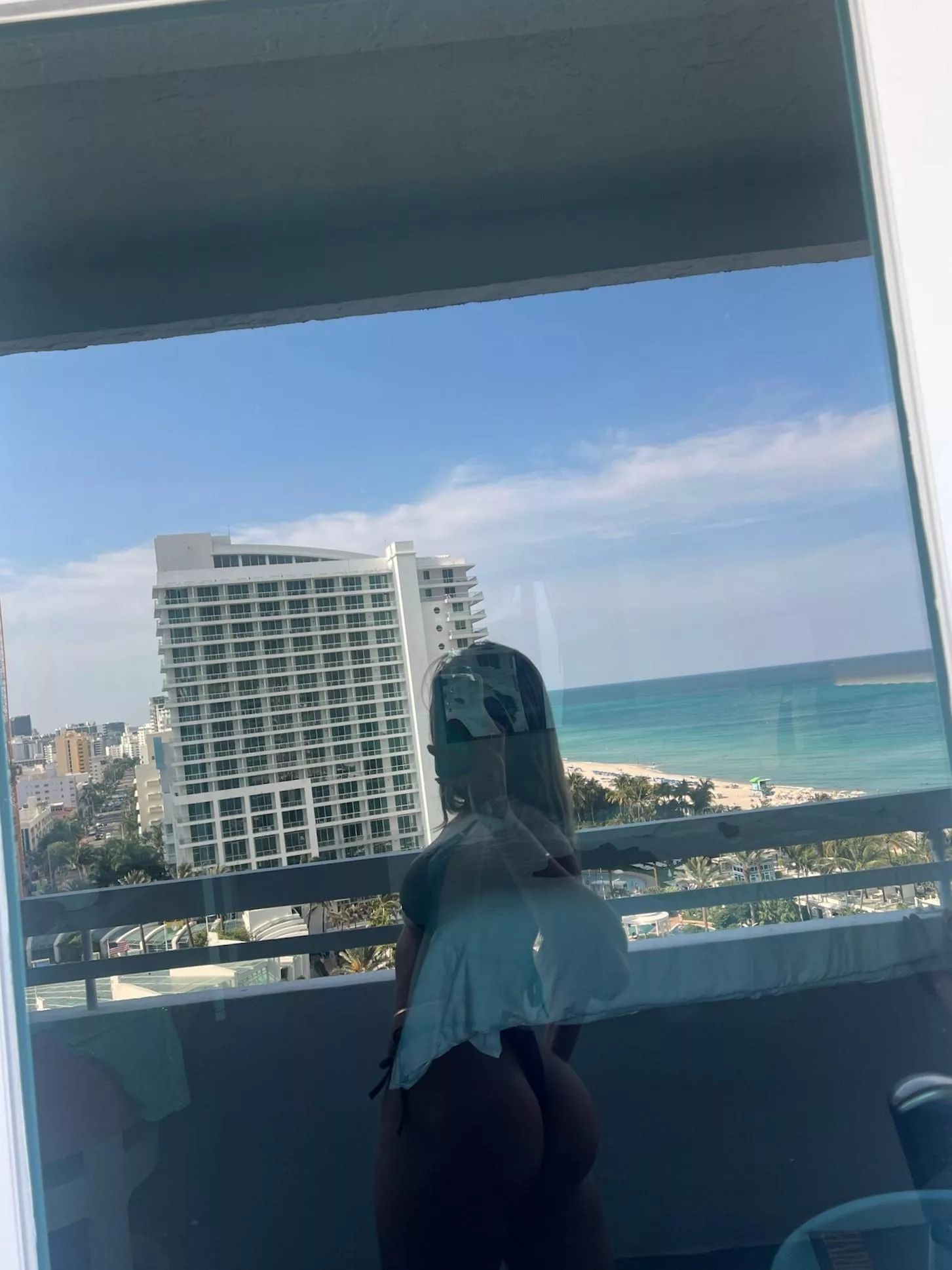 How will you handle this thicc tush. Make me as wet as the ocean.