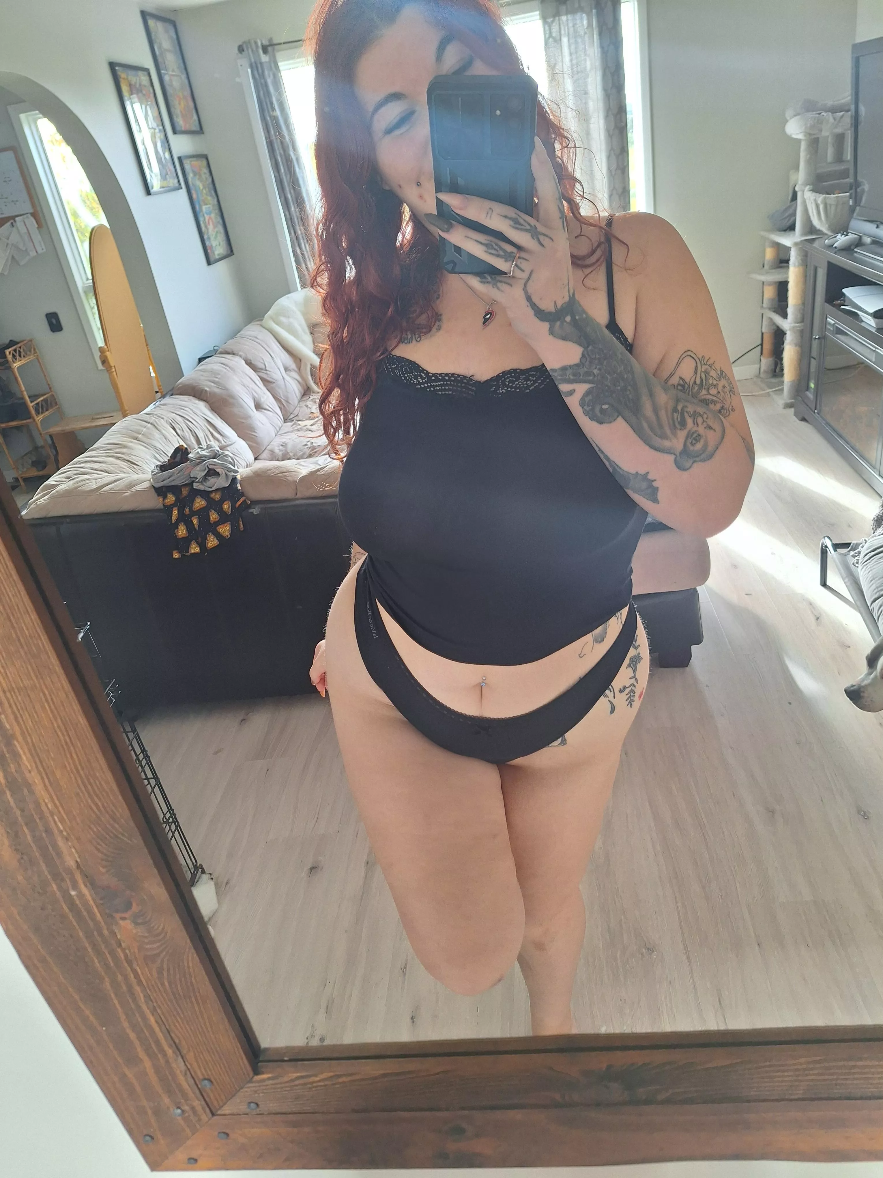 I dont know yet what I'm gonna tattoo on my legs. Any idea ? ✨️