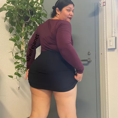 I love being a tease... especially when I'm being naughty and taking a picture while at work 😏