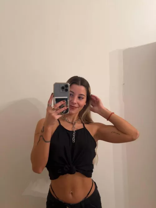 I love to show my thongstrap, makes me feel so sexy