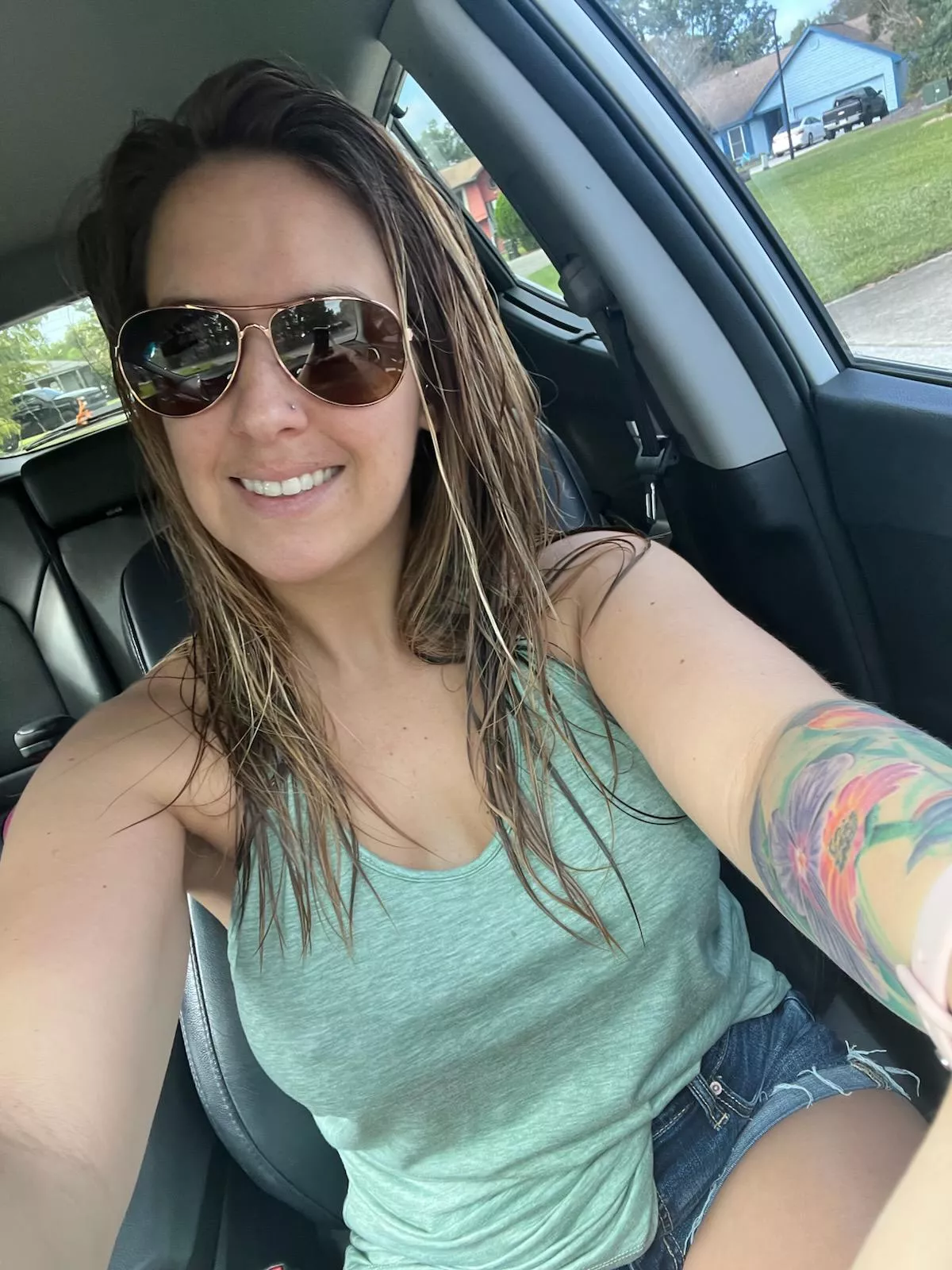 I want to [f]eel your cum leak out of me and run down my leg while I'm getting my nails done