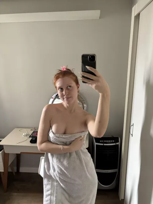 I wonder what its feels to shower and fuck in the shower with an older man.