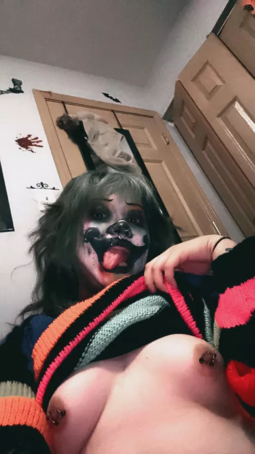 🎪if only I can wear clown makeup 24/7