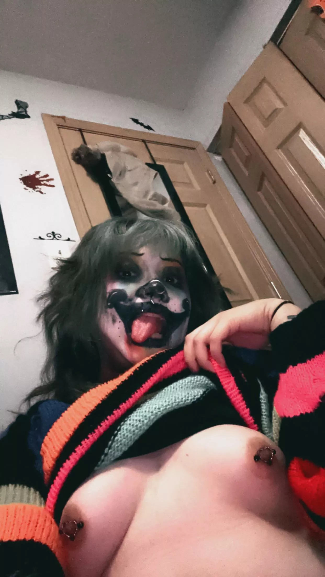 🎪if only I can wear clown makeup 24/7