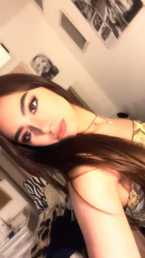 Imagine being owned by a 19 y/o princess… now send like the good little pet you are