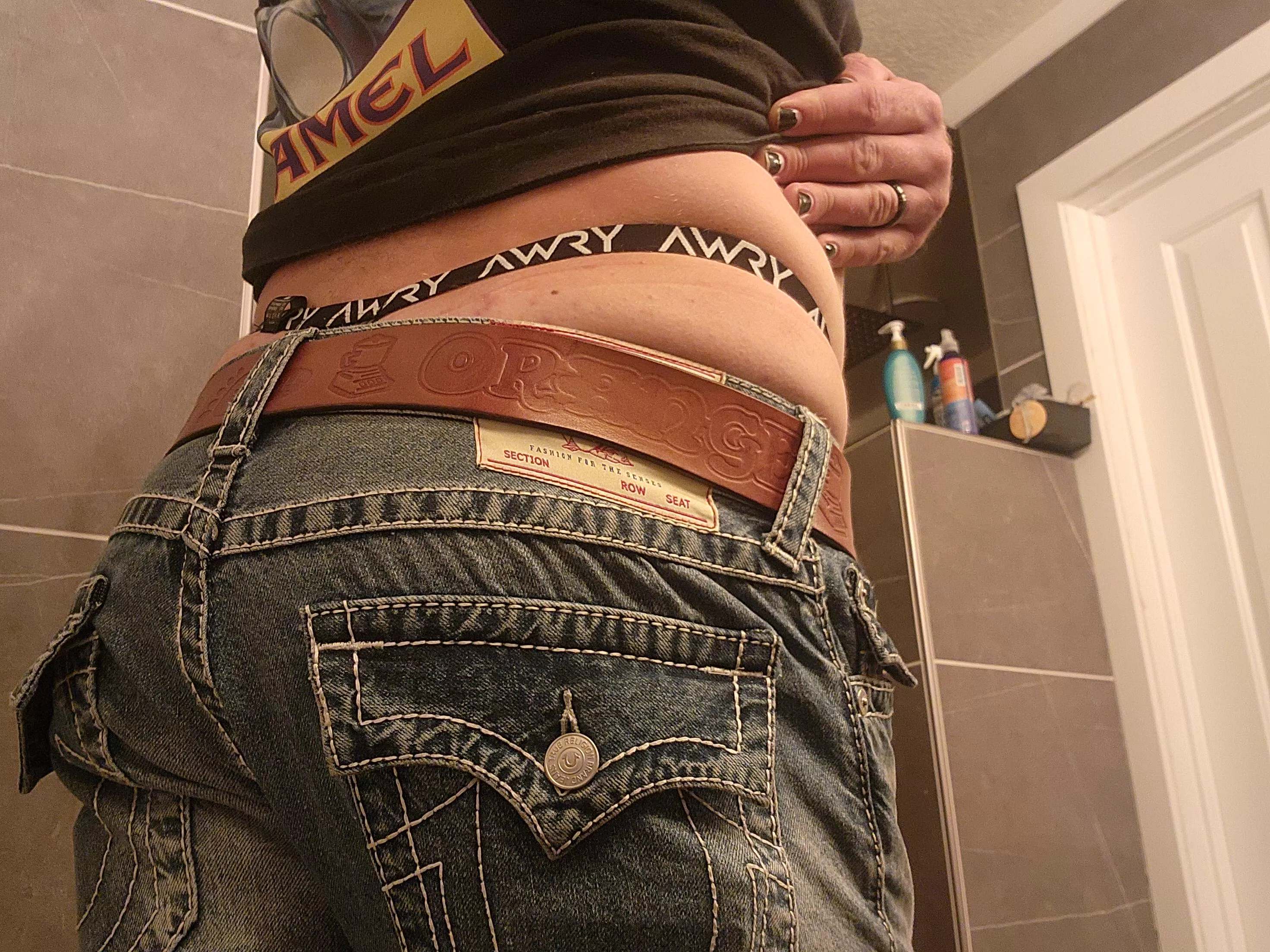 it would be a shame if someone saw my thong when I bend over.... 😈