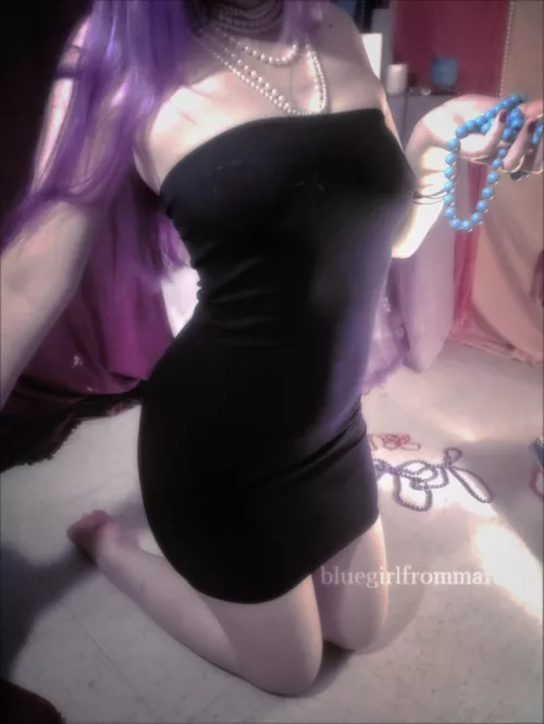 Jewels & tight dresses && pretty nails ♡