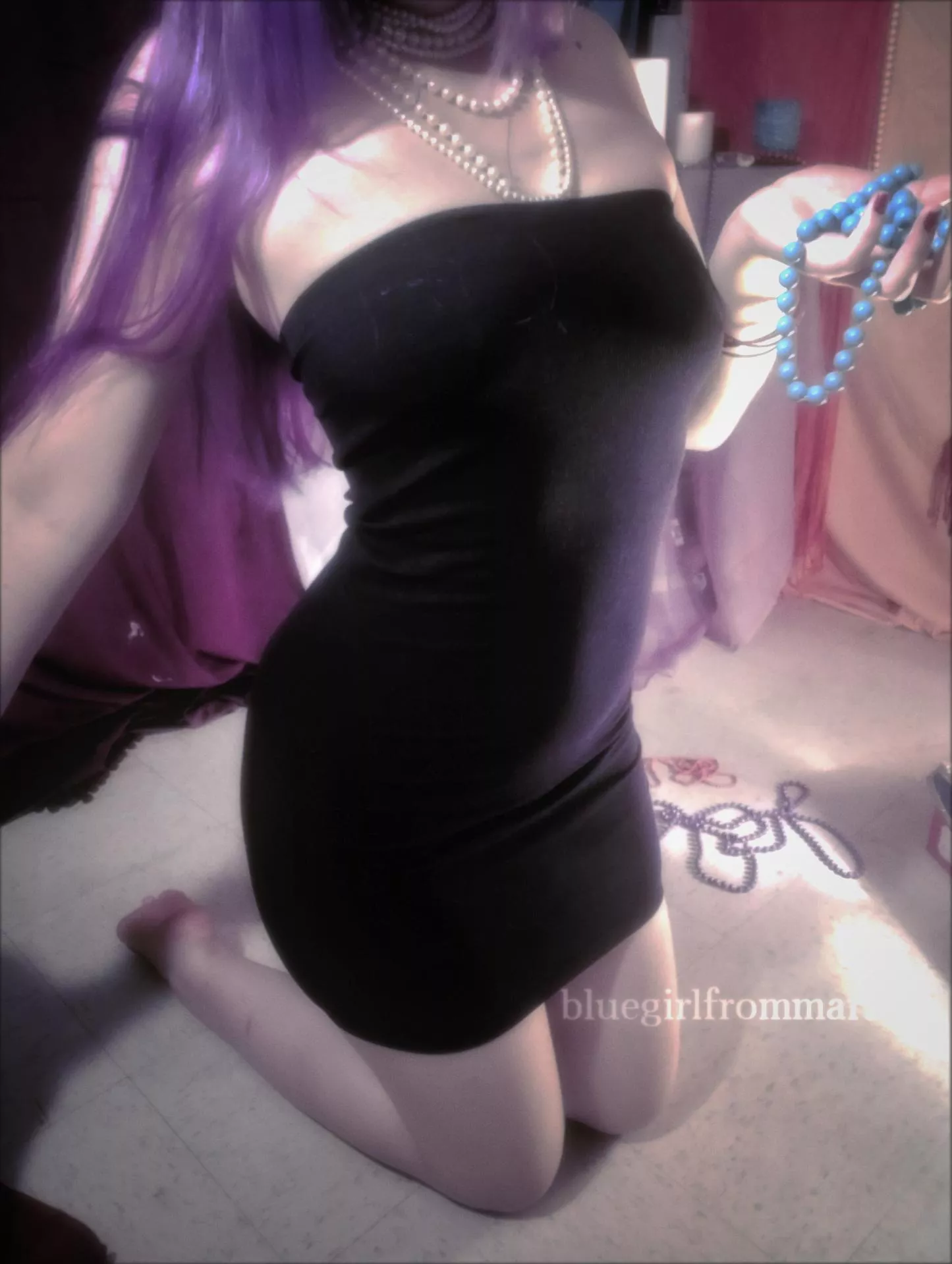 Jewels & tight dresses && pretty nails ♡