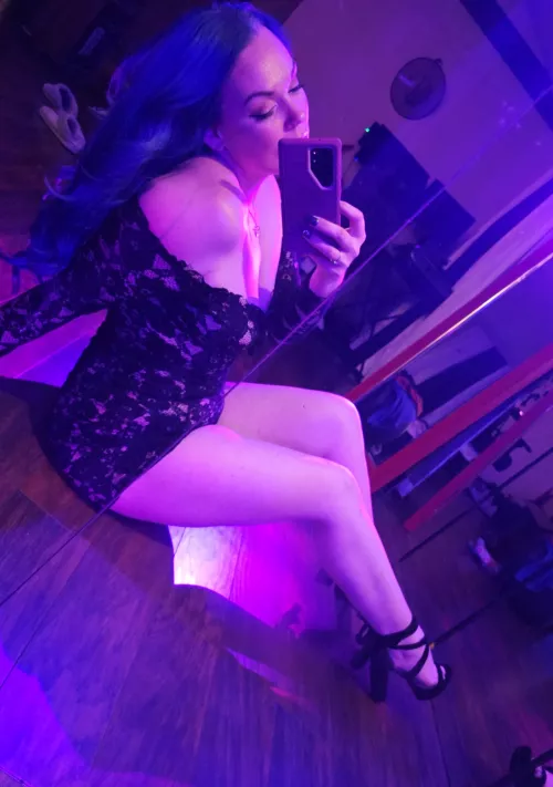 Just a bored housewife that likes to play dress-up. 💋😘