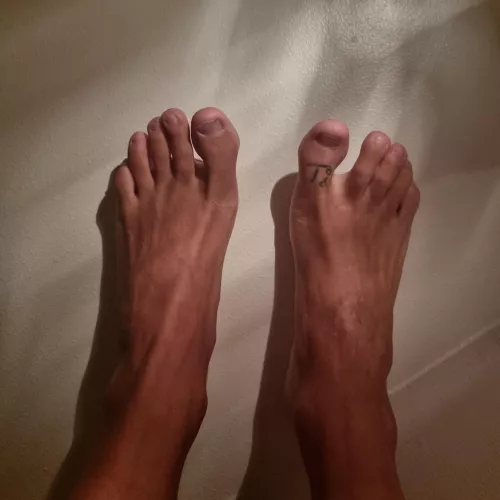 Just showing off my size 12 feet 😈🦶🏼