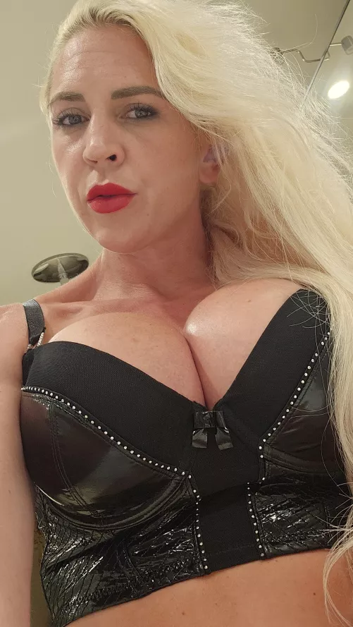 Kannst du meiner sexy Ausstrahlung nicht widerstehen. (f60)