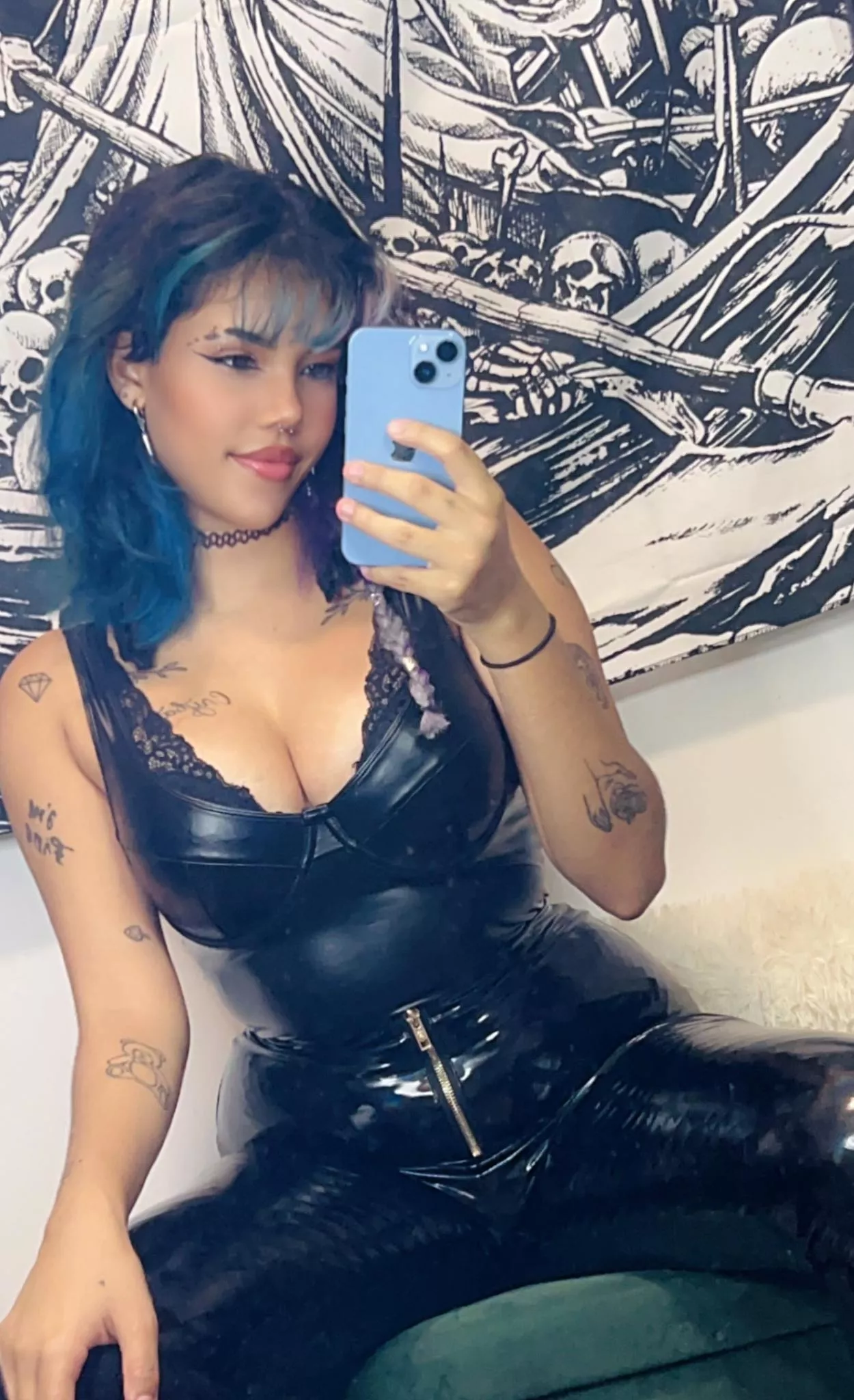 legs spread for you daddy, ready for a hot shot