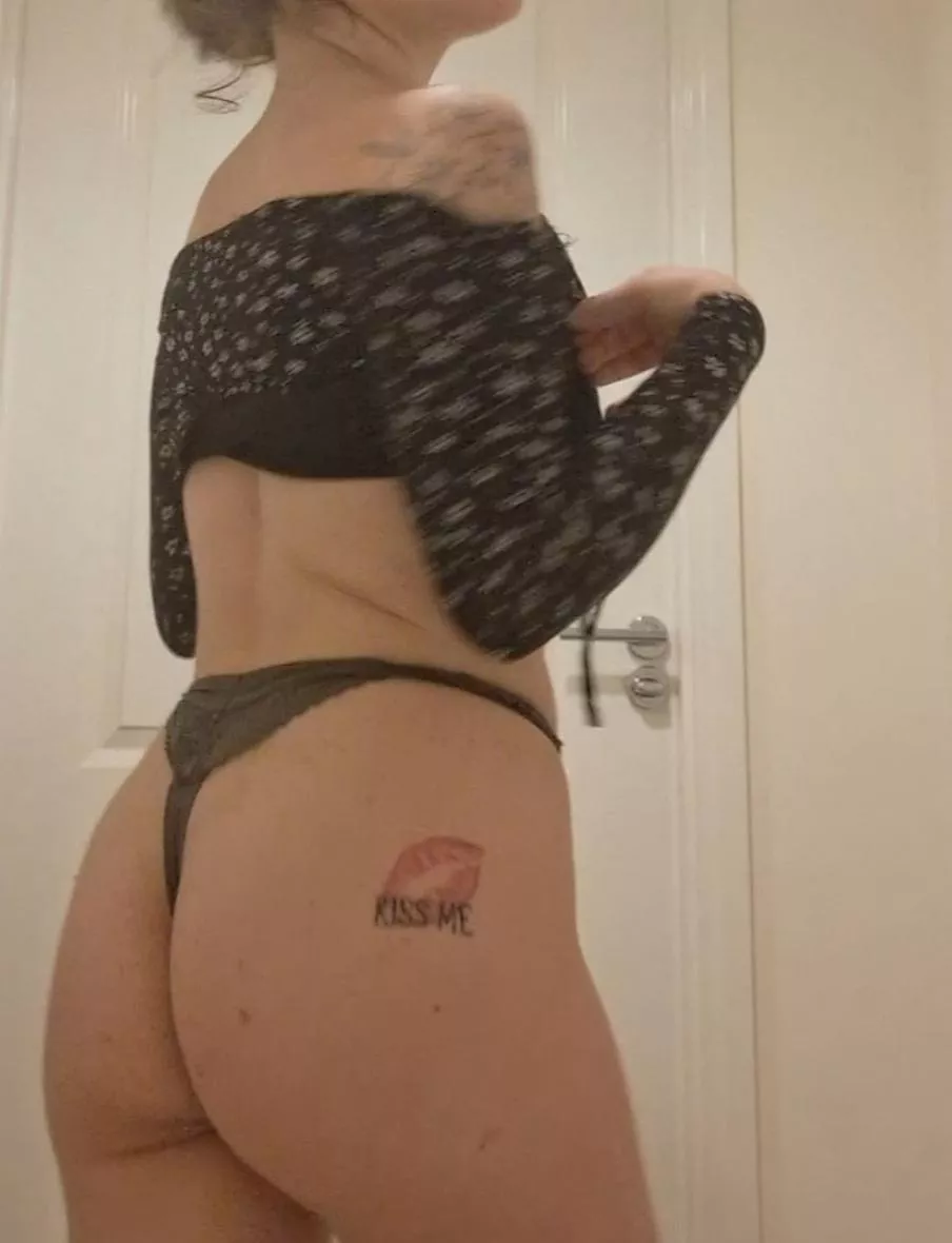 Let me please you [online] 