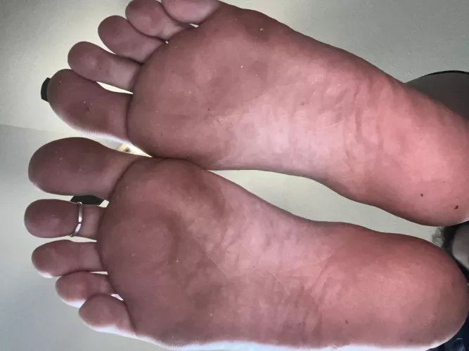 Let me smother your face with my soles (Philly Pa) 