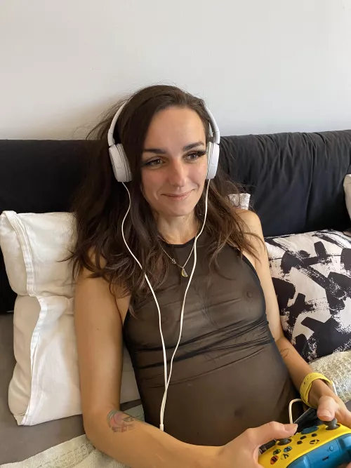 Let's play in my bed babe