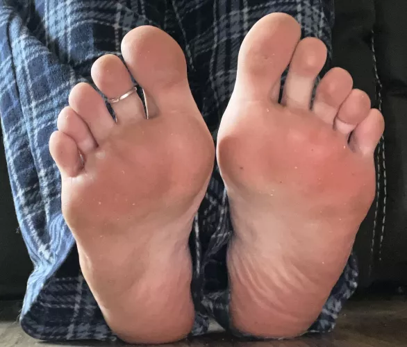 Lick the crumbs of my soles (Philly Pa)