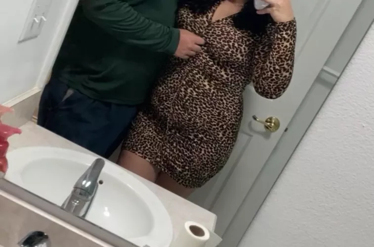 Looking for a girl or couple to chat with, possibly meet up in volusia county area. No single males