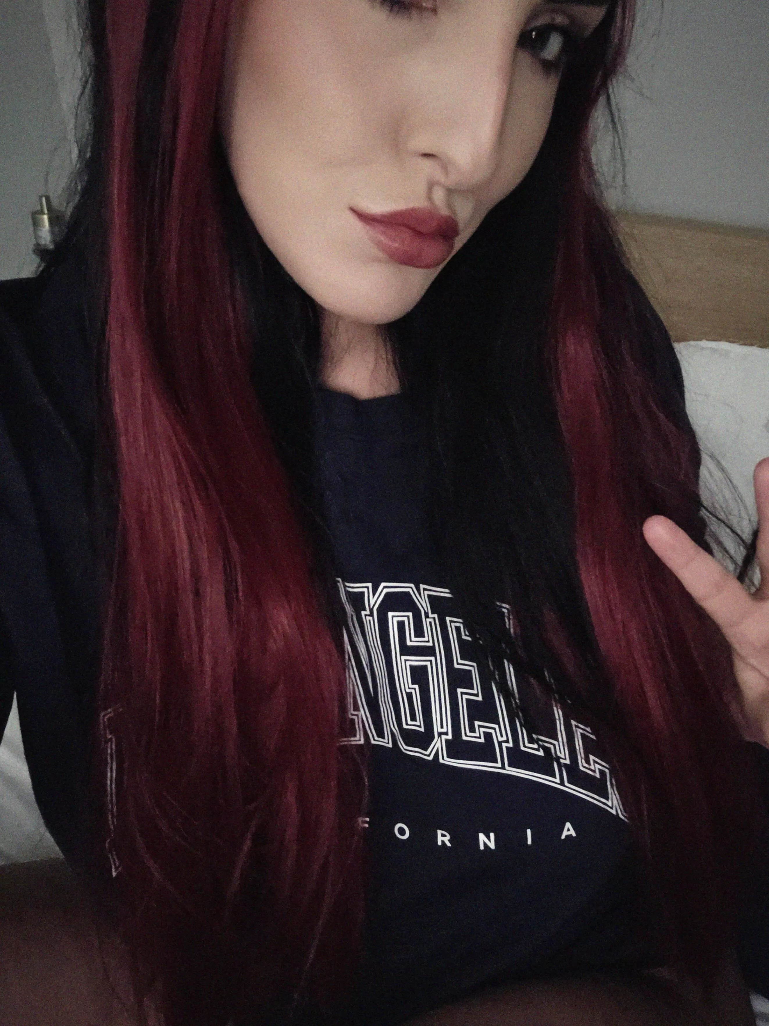 Looking for friendly vibes and easy convo 27F