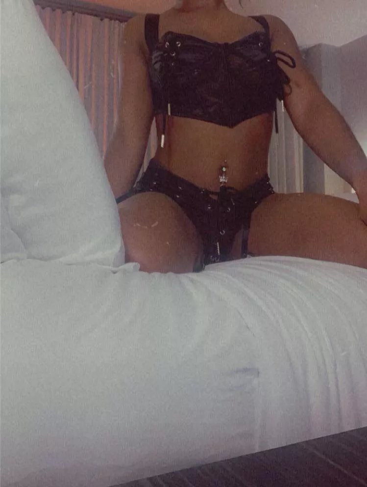 Looking to collab with female creators :)