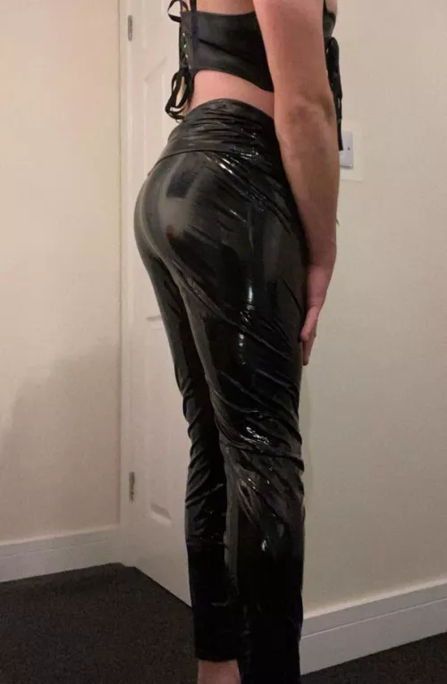 Love my leather leggings 