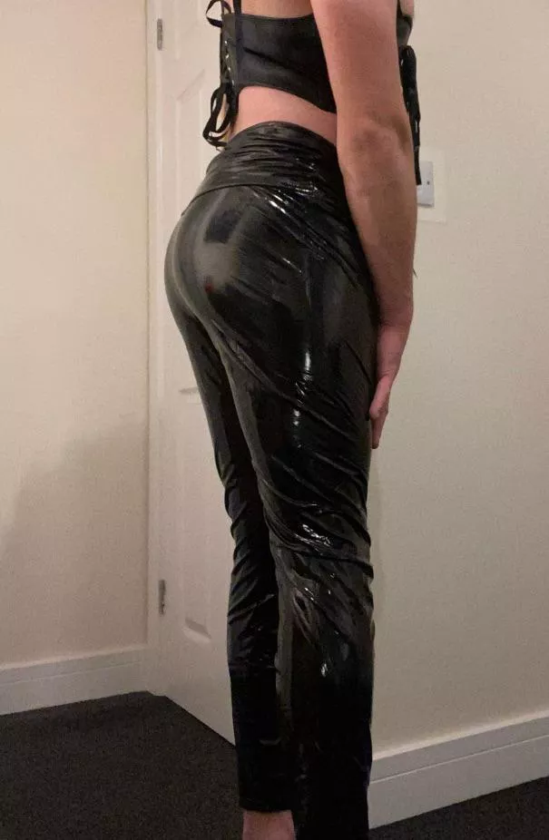 Love my leather leggings 