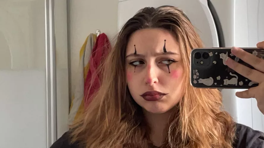 Make me a happy clown with some sends 