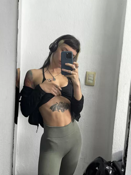 Muscle worshipers, welcome to your sanctuary