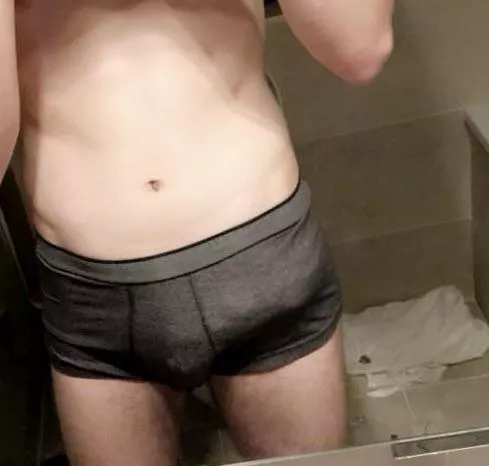 My 18 yo softie bulge dm to see more 😏 