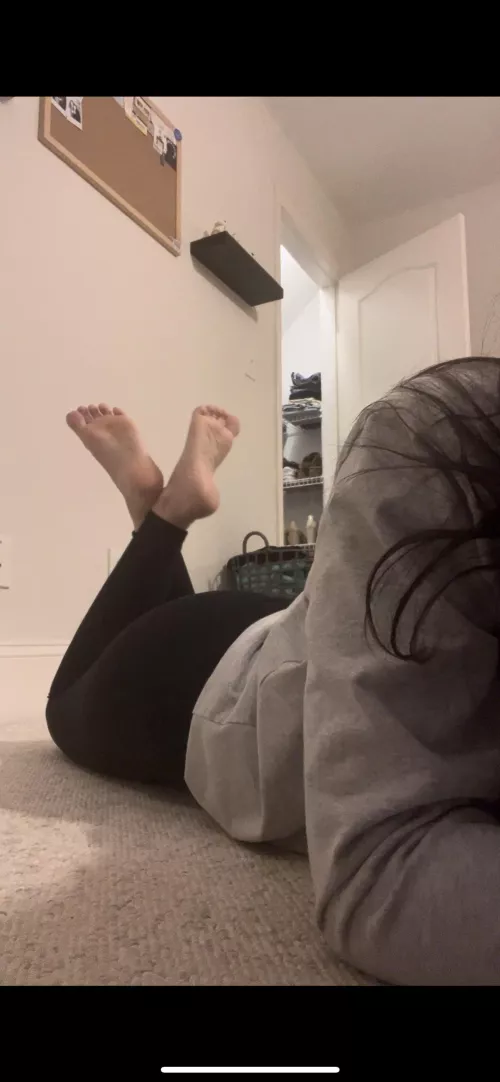 My favorite pose to show off my feet :))