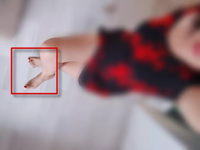 My feet smell so bad when I come back from work🥺