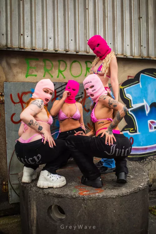 My friends are hotter than yours, just sayin 💕 links below for our sexy stuff 👇🏻