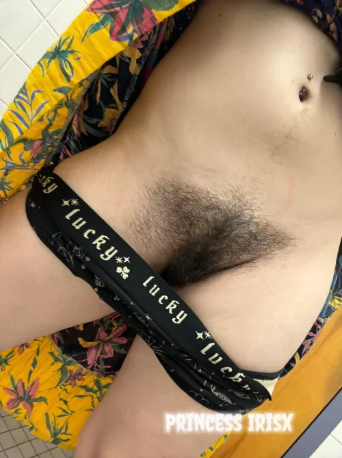 My skirt perfectly frames my hairy pussy 