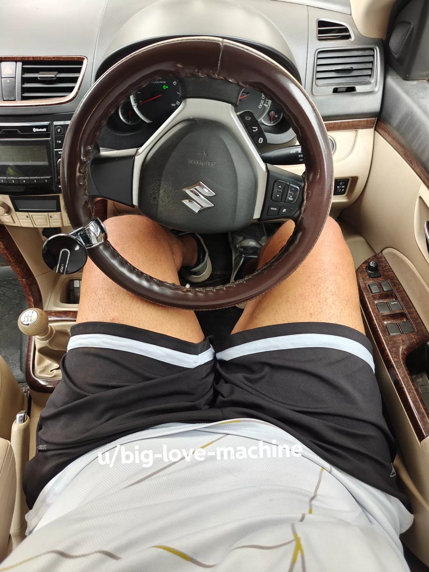 My supermodel body is craving for a slutty babe. Anyone?