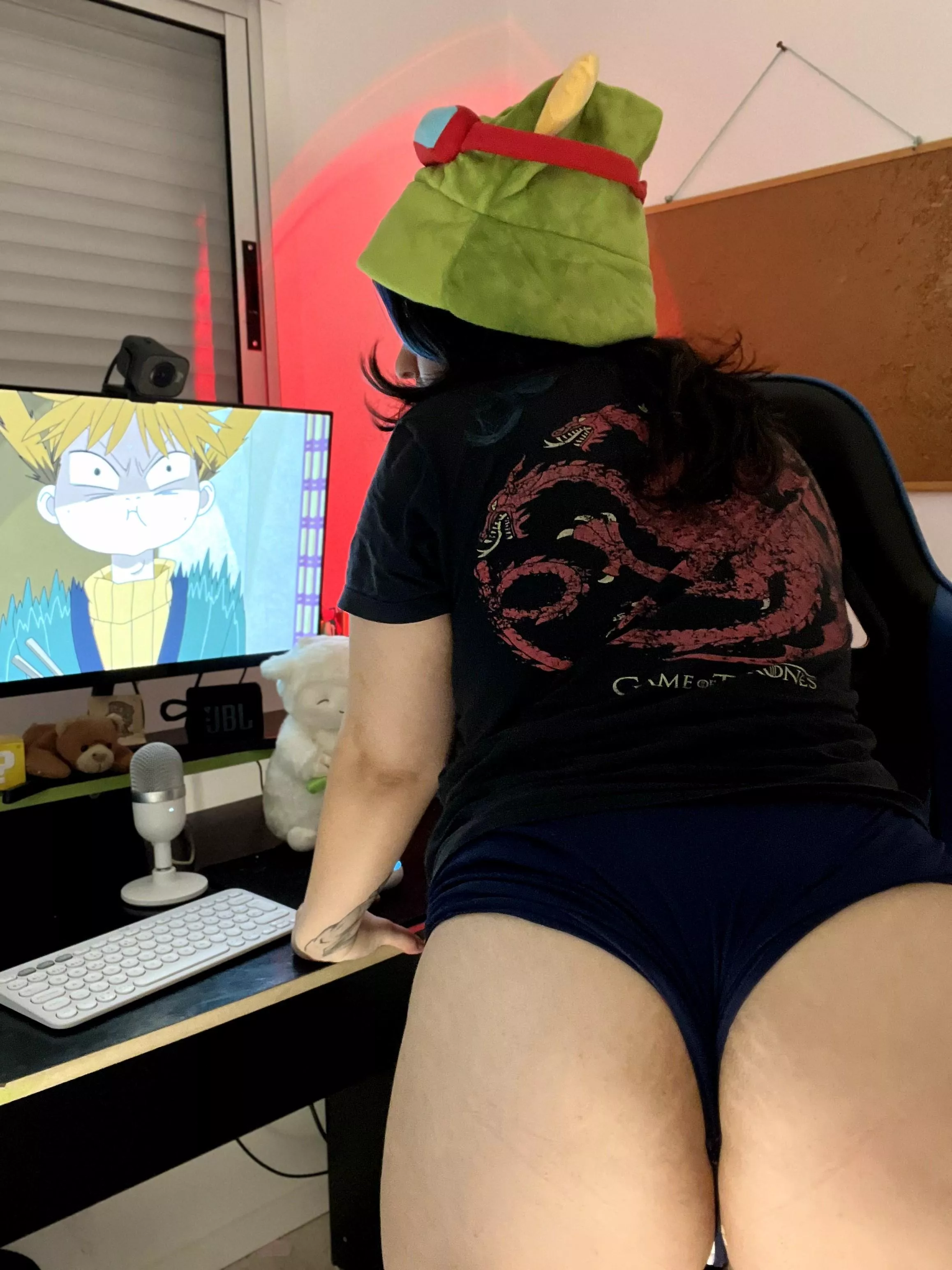 My thick ass would look perfect on your face [F]