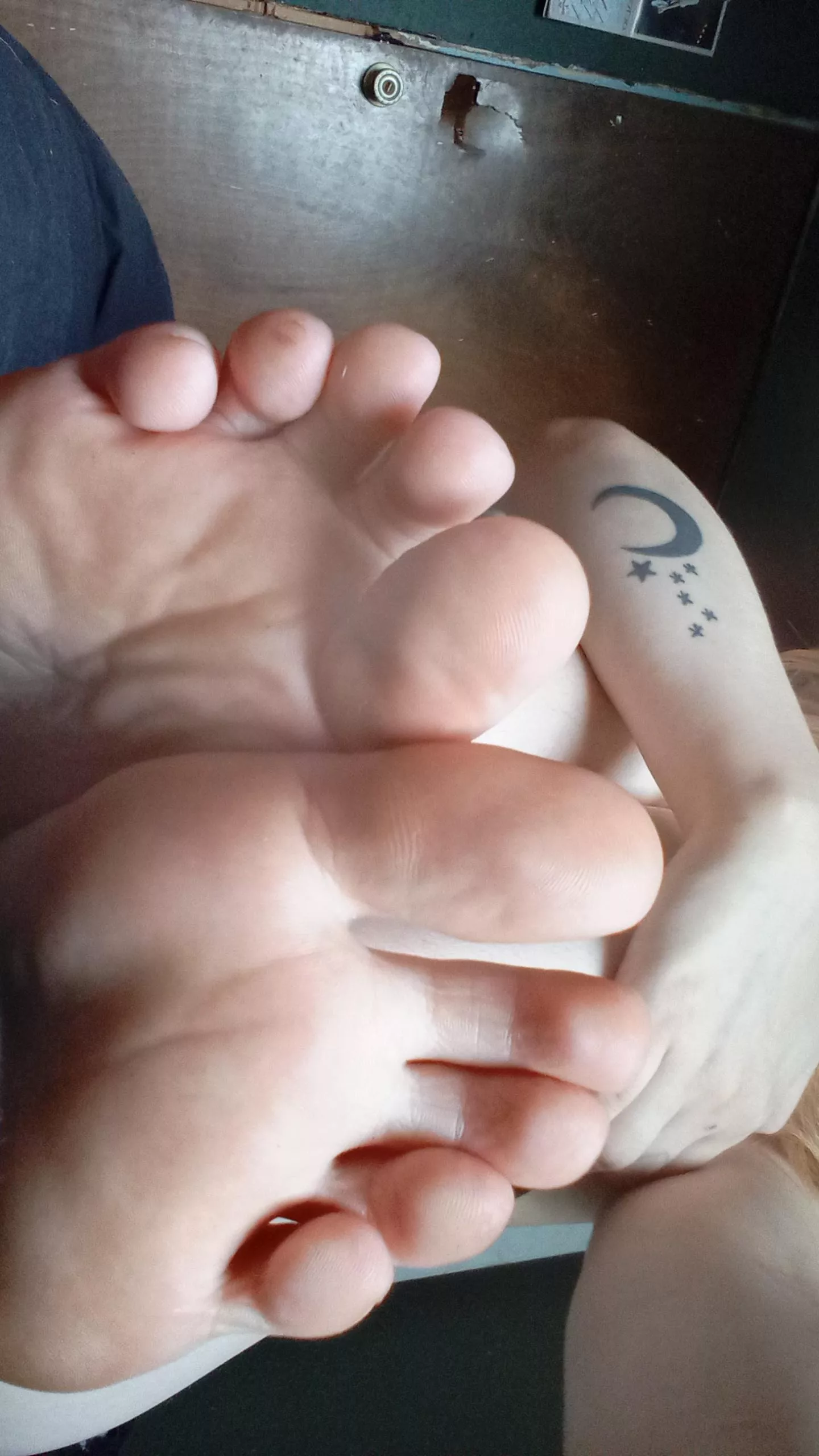 my toes linger in your mind all day