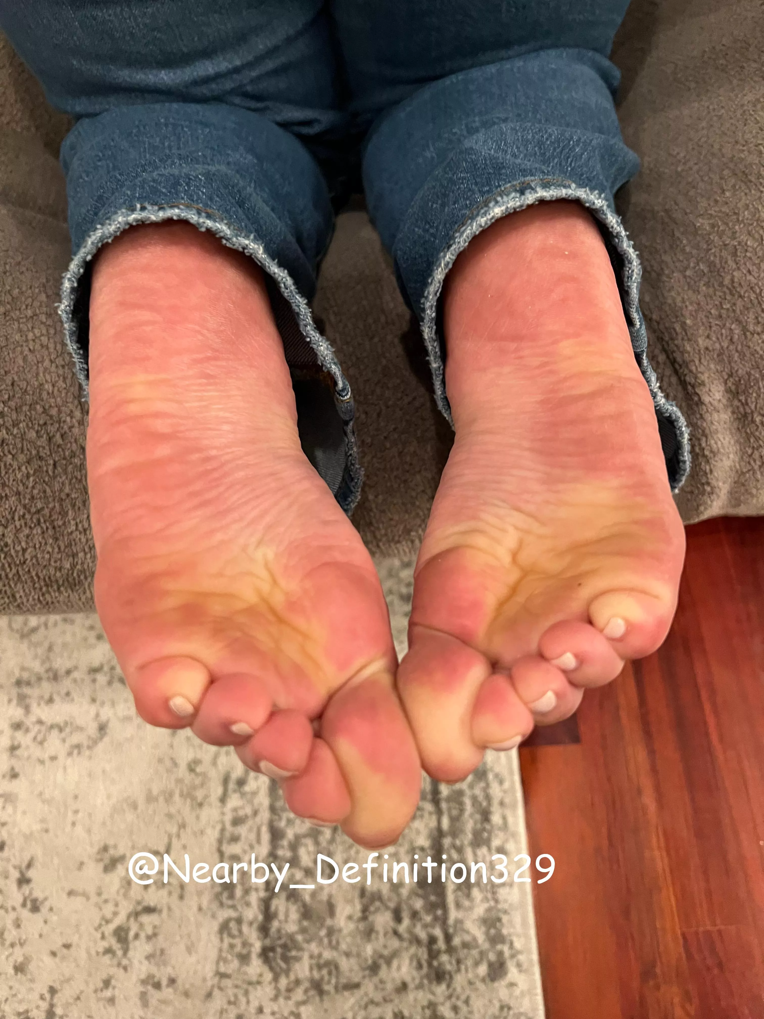 oc - say yes if you want to worship my soles <3