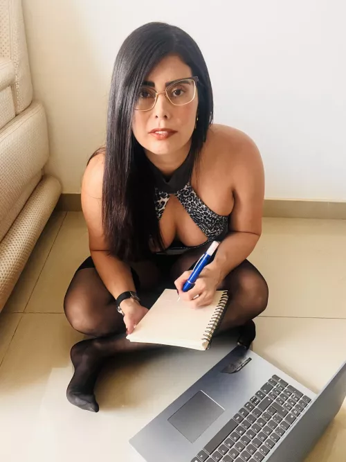 Office girls get needy too...