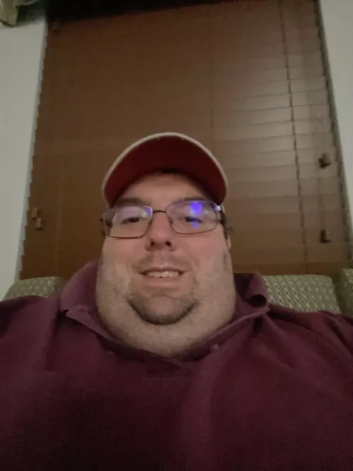 On vacation at a resort in canyon lake, ladies and trans welcome no men