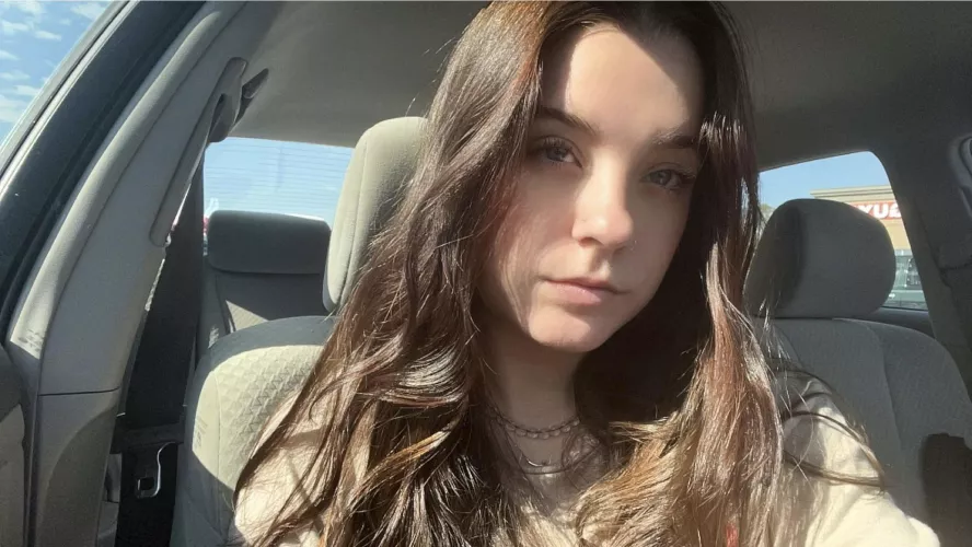 one day until my birthday piggies, i want to hear your wallets screaming for me💋