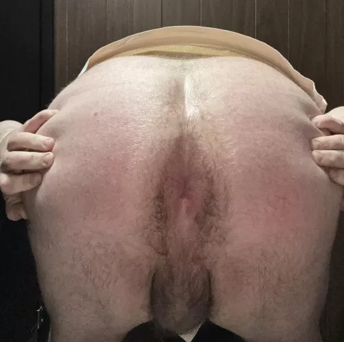 one of my homies asked me to send him a pic of my shitpucker to see if he could smell it though the phone 😵‍💫😈🐷