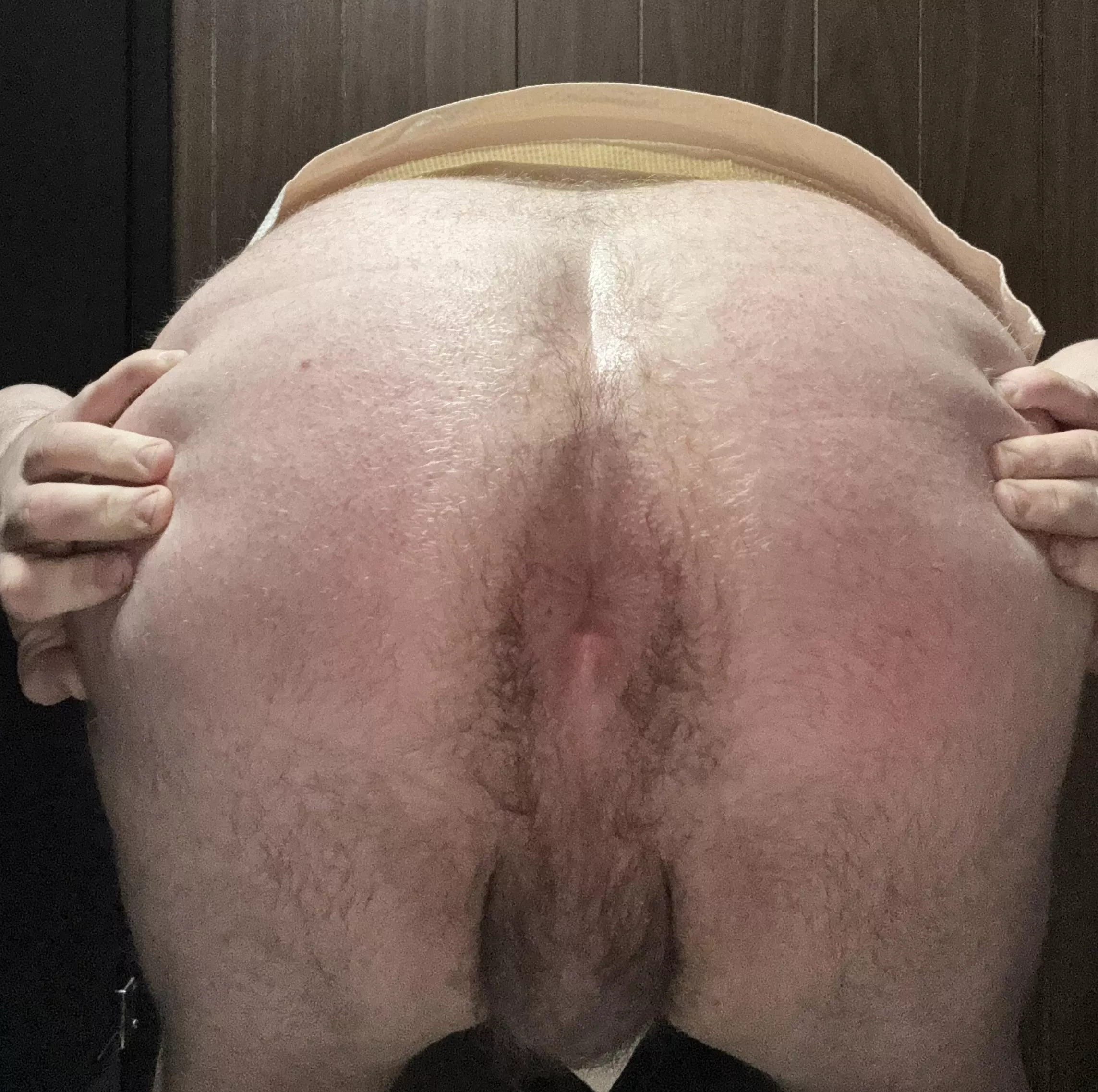 one of my homies asked me to send him a pic of my shitpucker to see if he could smell it though the phone 😵‍💫😈🐷