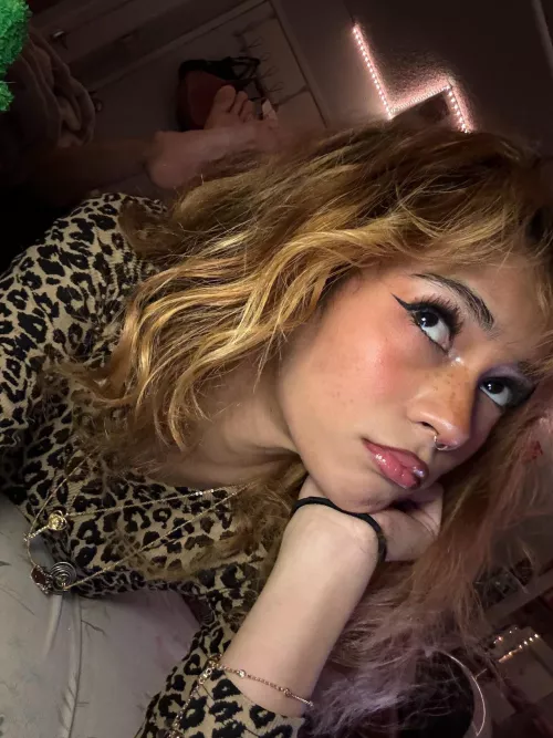 only wealthy losers get to worship my feet