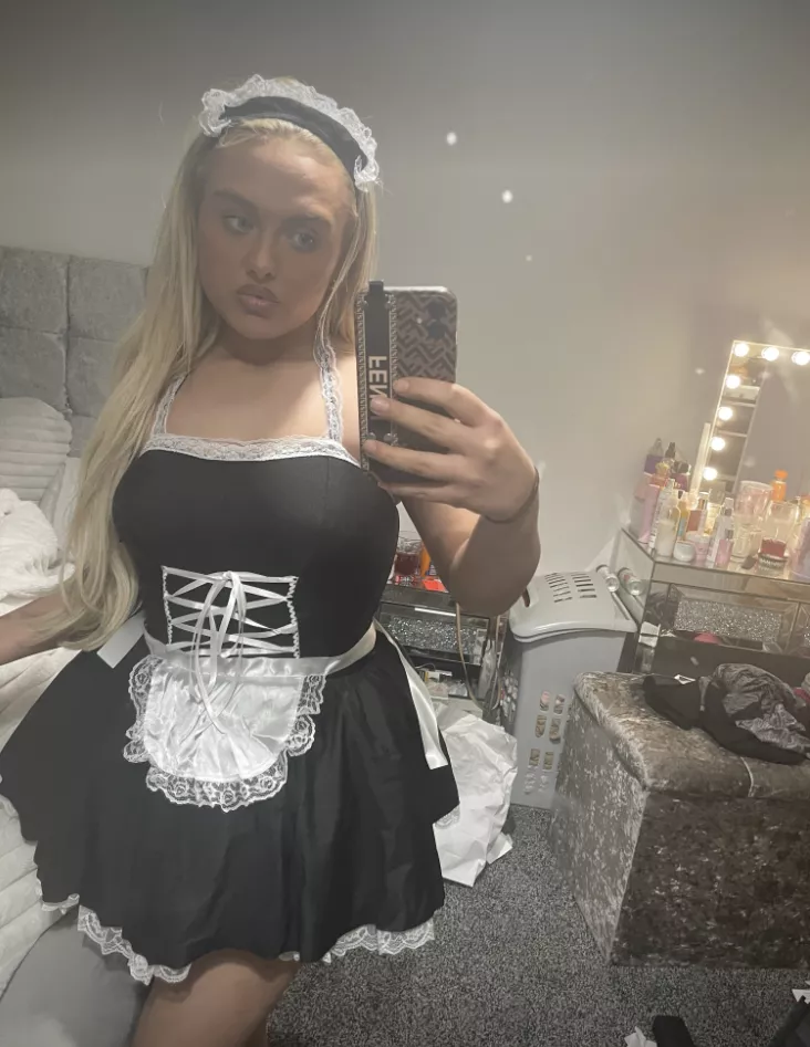 picture this. im your blonde young house maid and im alone with you while your wife has left, do you f*ck me?