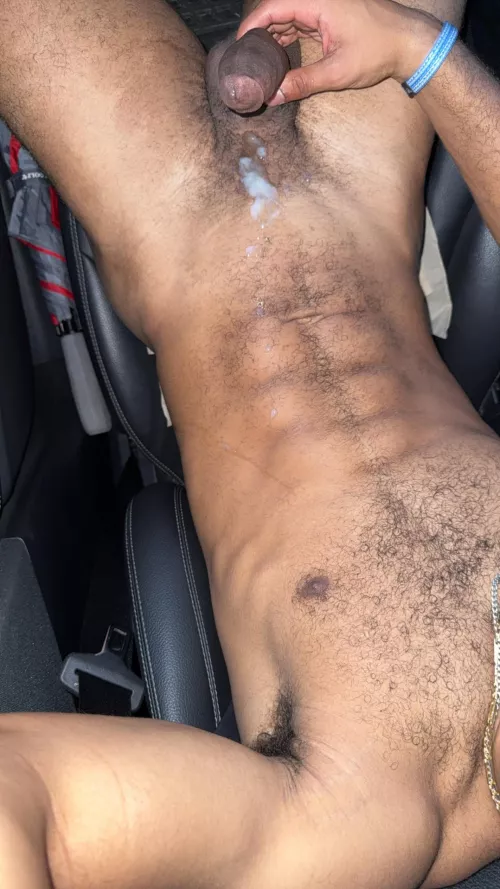 Post gym, cummy, sweaty pits and balls, what more could you want?😈