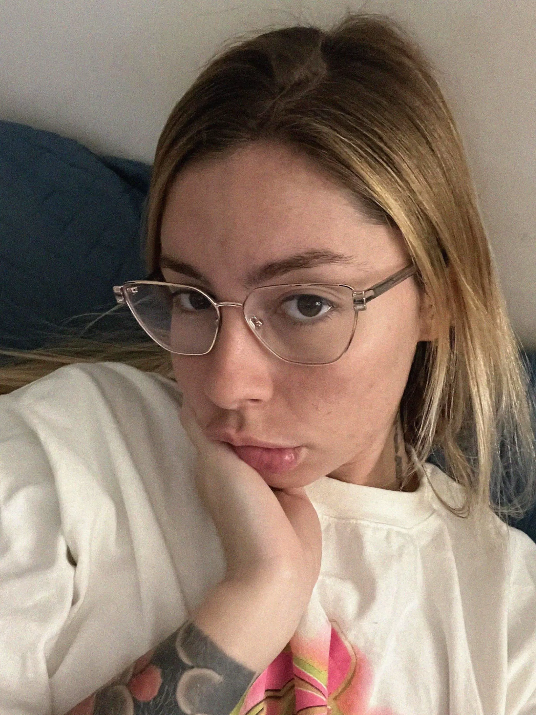 Radiating confidence and elegance. 22F